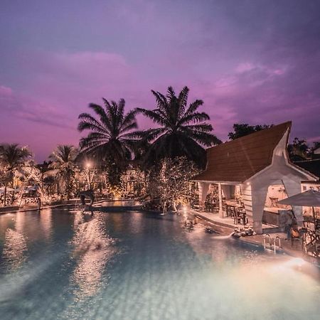 Bukit Daun Hotel And Resort Kediri  Exterior foto