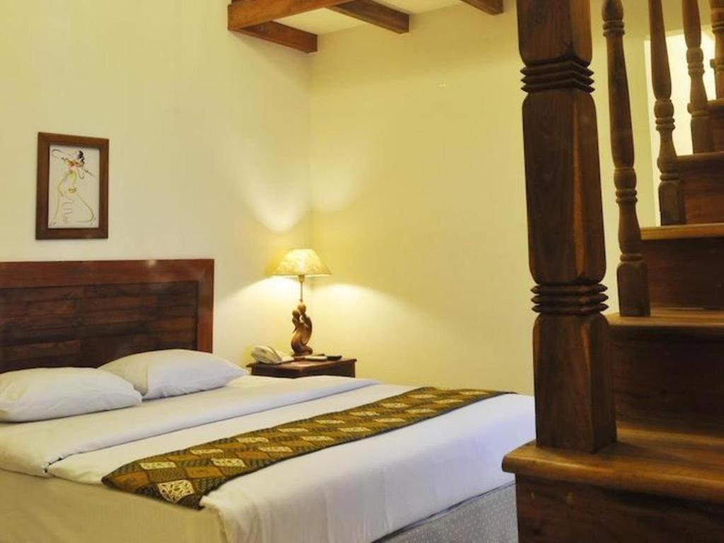 Bukit Daun Hotel And Resort Kediri  Exterior foto