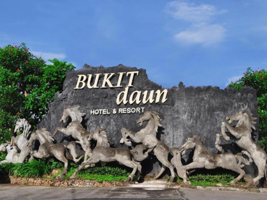 Bukit Daun Hotel And Resort Kediri  Exterior foto