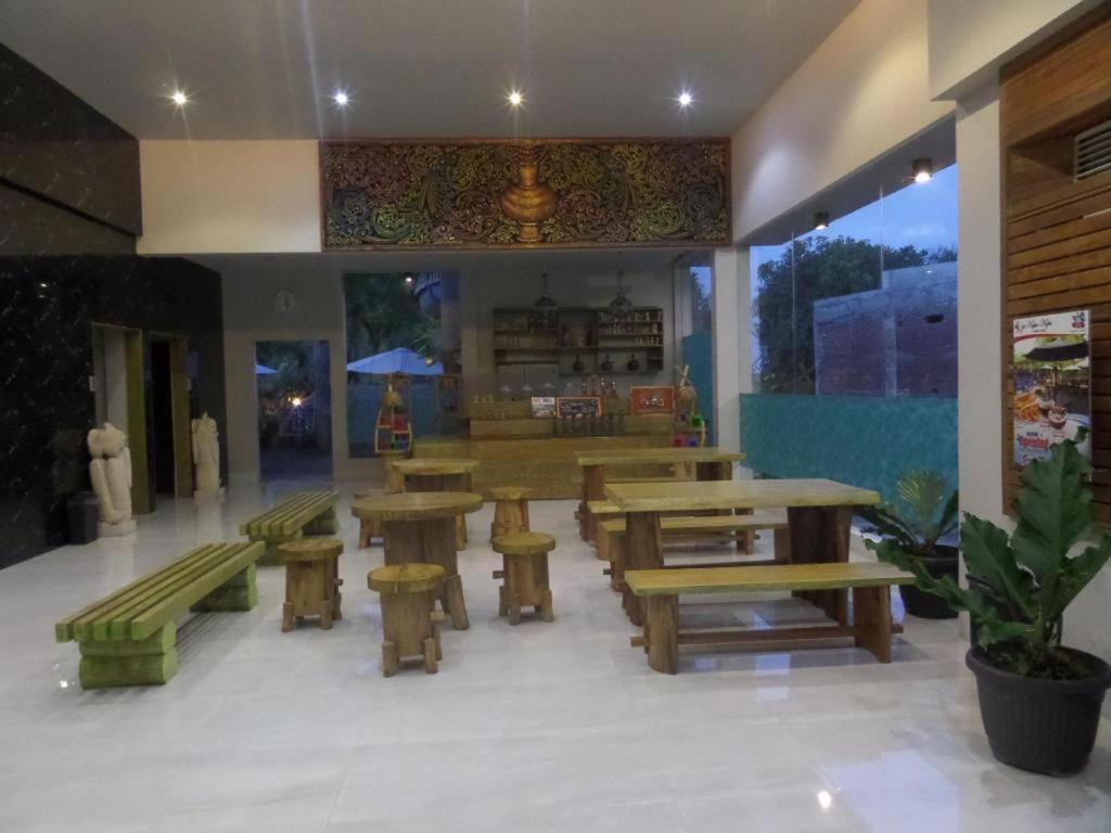 Bukit Daun Hotel And Resort Kediri  Exterior foto