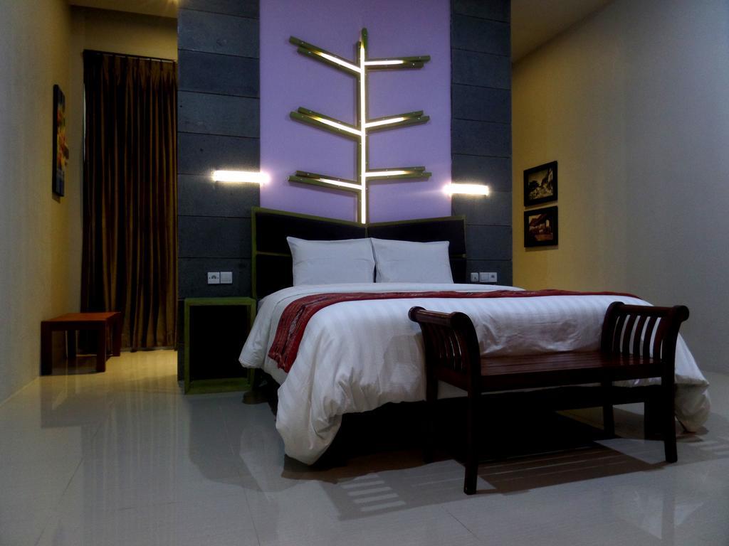 Bukit Daun Hotel And Resort Kediri  Exterior foto