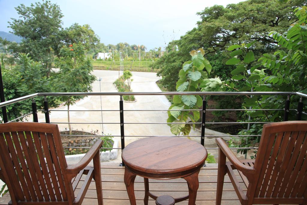 Bukit Daun Hotel And Resort Kediri  Exterior foto