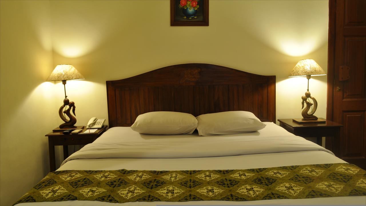 Bukit Daun Hotel And Resort Kediri  Exterior foto