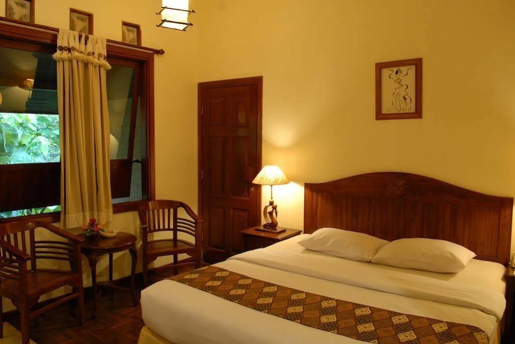 Bukit Daun Hotel And Resort Kediri  Exterior foto
